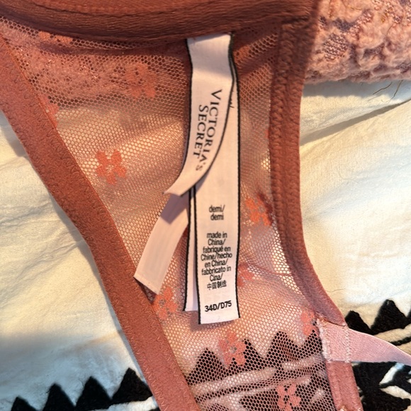 Victoria secret bra clip in the front - Picture 7 of 10